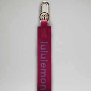 Lululemon Never Lost Keychain Pomegranate/Oceanic